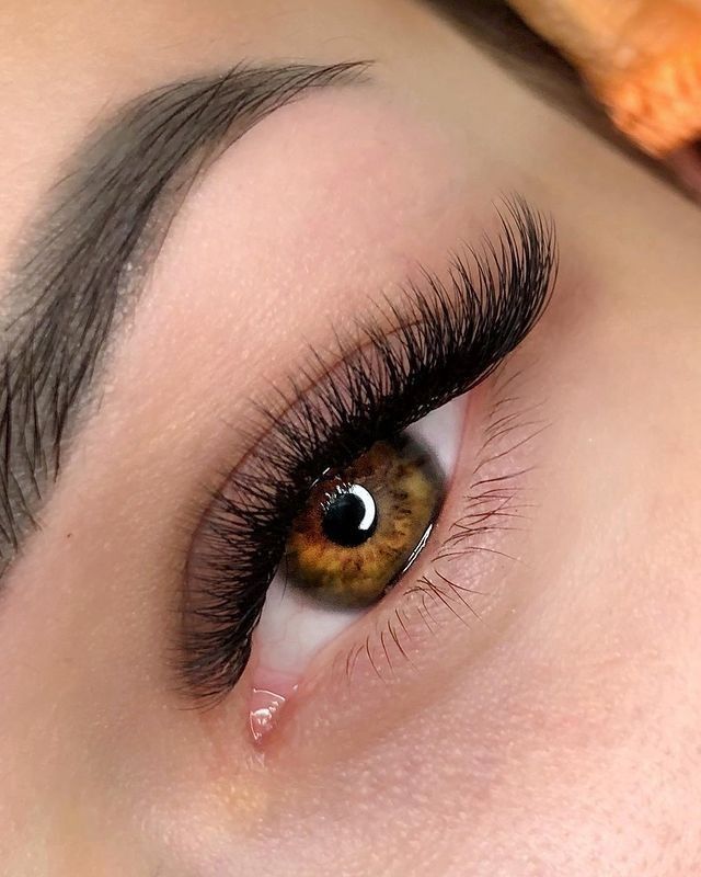 PESTAÑAS Y CEJAS